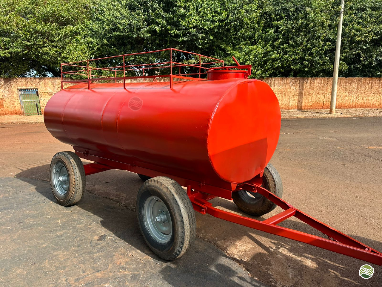 IMPLEMENTOS AGRICOLAS CARRETA TANQUE TANQUE 4000 LITROS Marcão Tratores UBERABA MINAS GERAIS MG